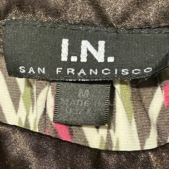 BOHO style shell with detailed neckline. - Picture 7 of 7